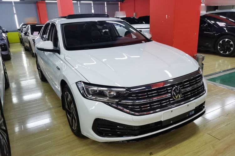 Used Volkswagen Sagitar 2025 300TSI DSG Excellence Edition Front Right 45 Deg