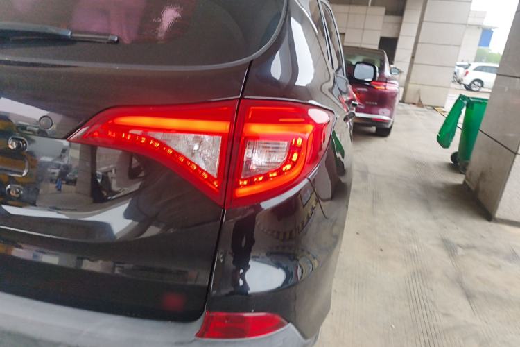 Used BYD Song 2017 Gaishi Upgrade Edition 1.5TI Manual Elite Model Exterior 3