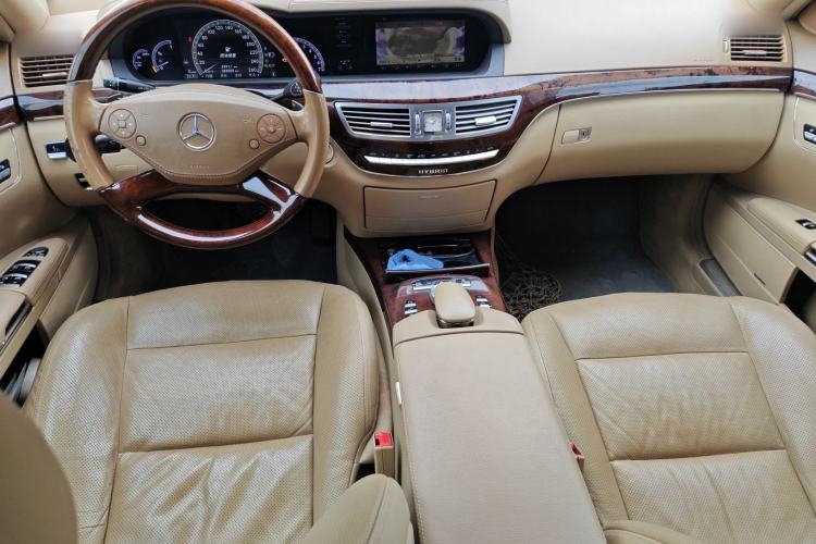 Used Mercedes-Benz S-Class 2010 S 400 L HYBRID Center Console