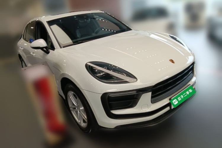 Used Porsche Macan 2024 Macan 2.0T Front Right 45 Deg