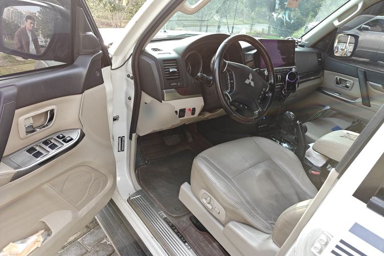 Used Mitsubishi Pajero 
