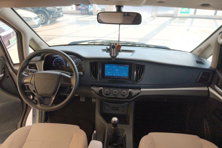 Used FORTHING Lingzhi 2023 M5L 1.6L Base Model 7 Seats Center Console