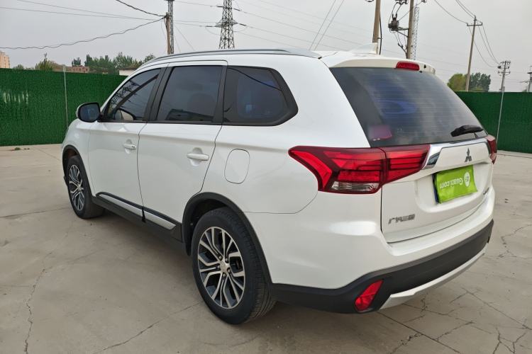 Used Mitsubishi Outlander 2018 2.0L Two-Wheel Drive Glory Edition 5 Seats Exterior 2