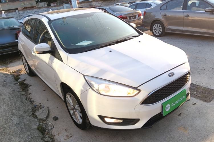 Used Ford Focus 2018 Hatchback Classic 1.6L Automatic Trendy SmartDrive Edition Front Right 45 Deg
