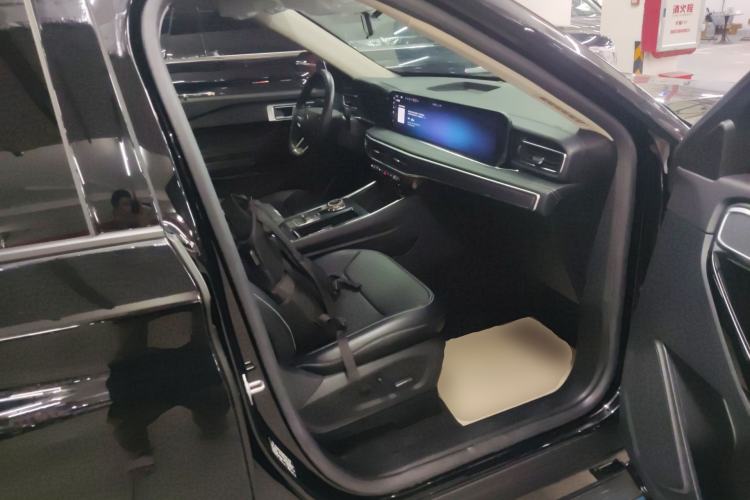 Used Ford Explorer 2023 EcoBoost 285 Rear-Drive Stylish Edition 6 Seats Right Front Seat