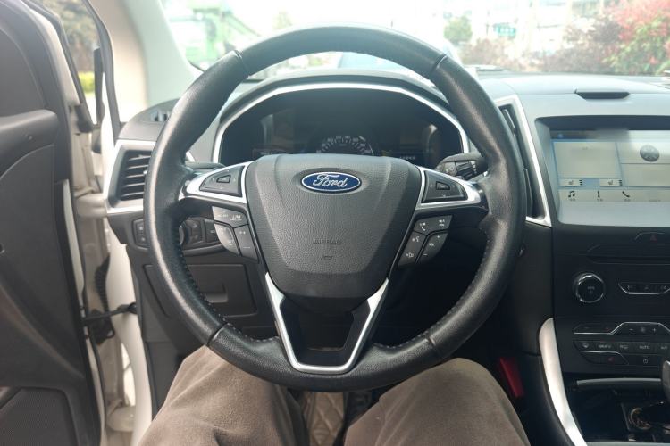 Used Ford Edge 2016 EcoBoost 245 Two-Wheel-Drive Titanium 7-Seater Steering Wheel