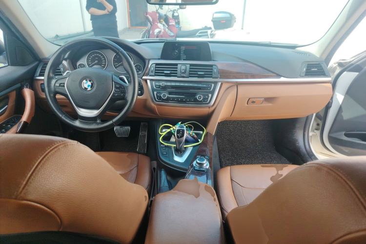 Used BMW 3 Series 2014 320Li Luxury Design Package Center Console