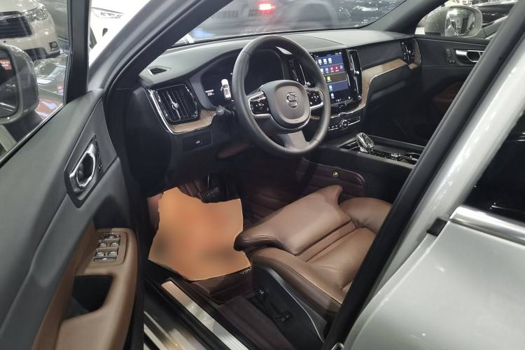 Used Volvo XC60 2023 B5 4x4 Smart Luxury Edition