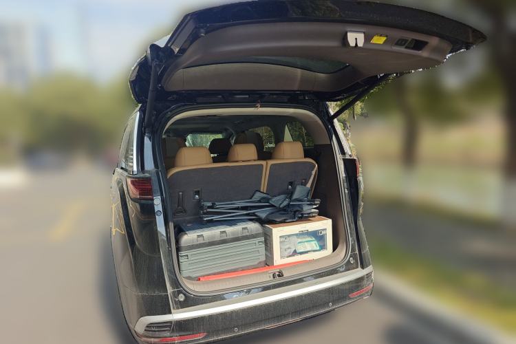 Used Denza D9 2022 DM-i 1040 Prestige Model
