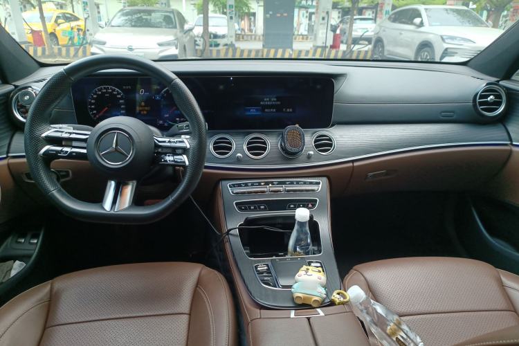 Used Mercedes-Benz E-Class New Energy 2022 Second Facelift E 350 e L Plug-in Hybrid Sports Sedan Center Console