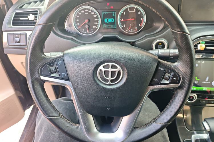 Used Brilliance V5 2012 1.5T Automatic Two-Wheel Drive Luxury Version
