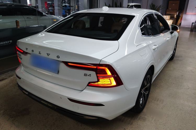 Used Volvo S60 2024 B4 Zhiyi Luxury Edition
