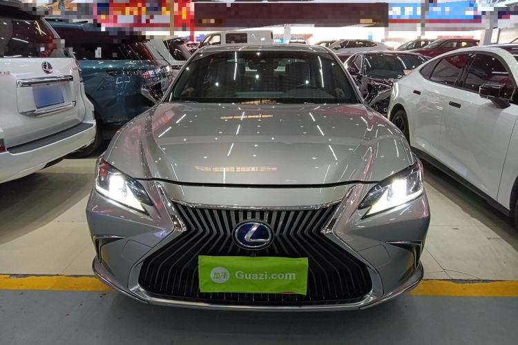 Used Lexus ES 2020 300h Premier Edition

