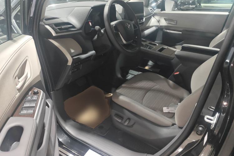 Used Toyota Sienna 2026 Model 2.5L Dual-Engine Two-Wheel-Drive Comfort Edition
