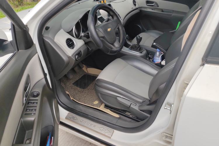 Used Chevrolet Cruze 2013 1.6L SE MT Driver Seat