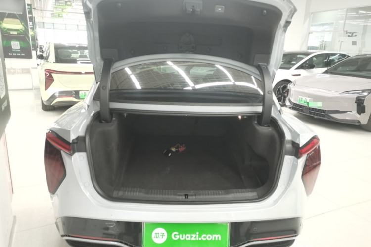 Used Hongqi EH7 2024 690 Pro Trunk