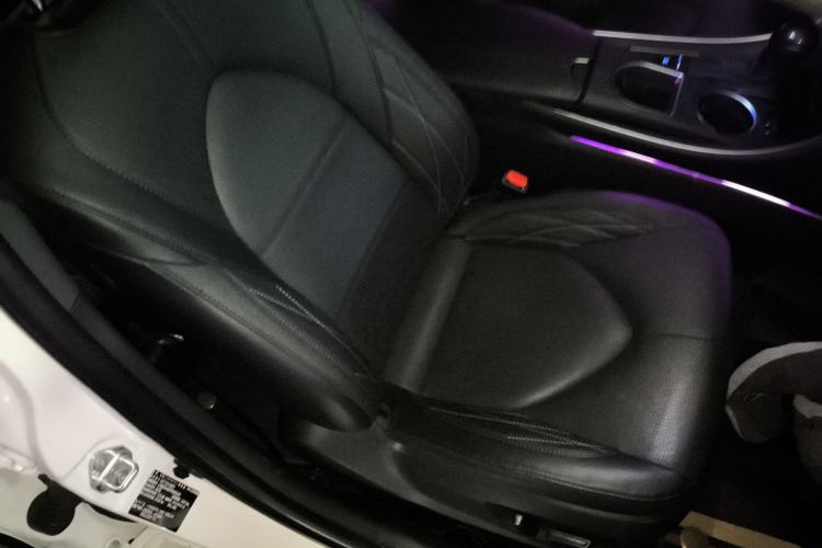 Used Toyota Avalon 2022 Dual-Engine 2.5L XLE Premium Edition Right Front Seat