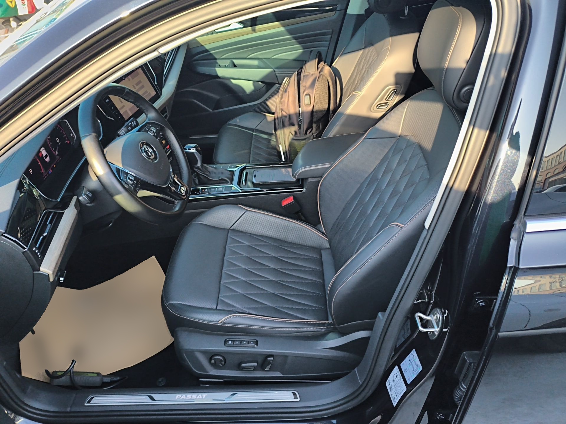 Переднее сиденье в автомобиле