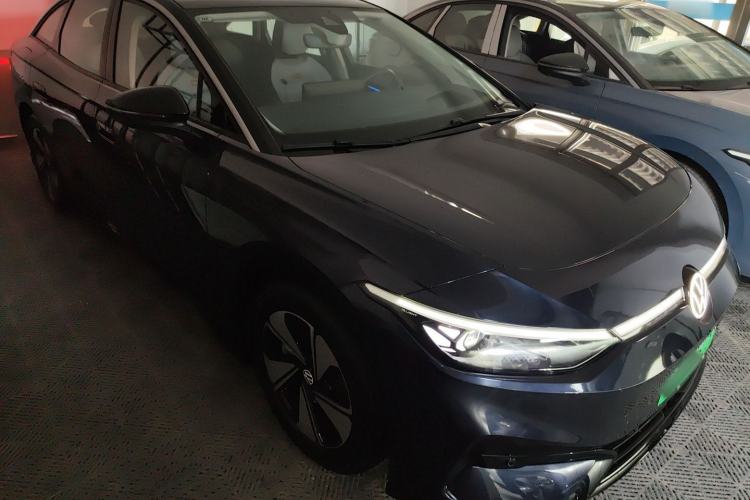 Used Volkswagen ID.7 VIZZION 2024 AIR model Front Right 45 Deg