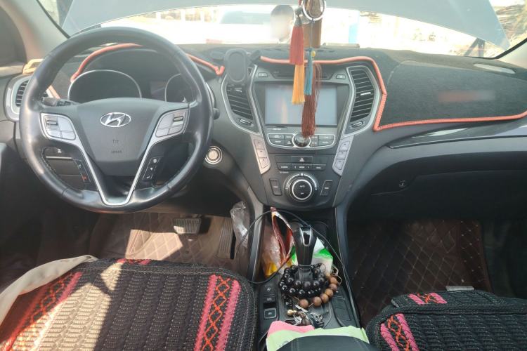 Used Hyundai Santa Fe 2013 Revised Version 2.4L Automatic All-Wheel Drive Luxury Trim