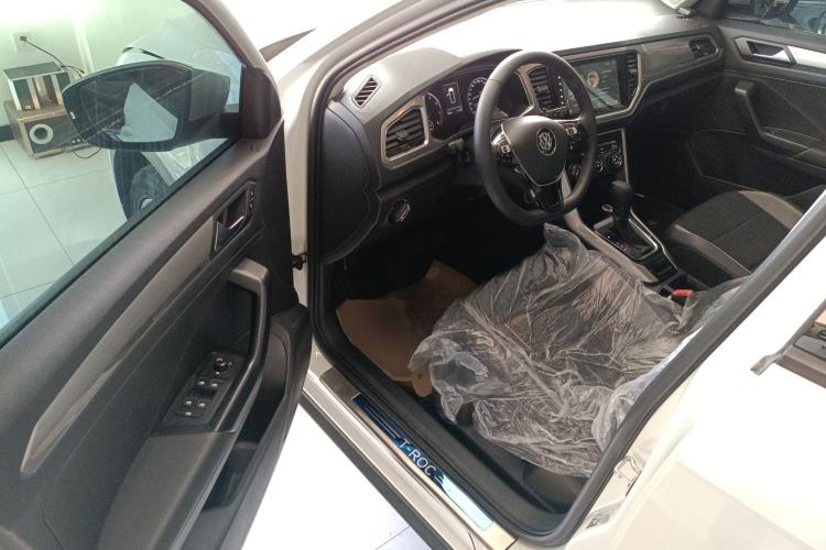 Used Volkswagen T-ROC 2018 230TSI DSG Two-Wheel Drive Advanced Version China V Standard
