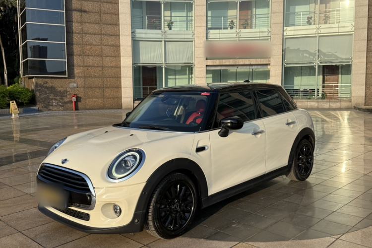 Used MINI 2019 1.5T COOPER Classic Edition Five-Door Version Front Left 45 Deg