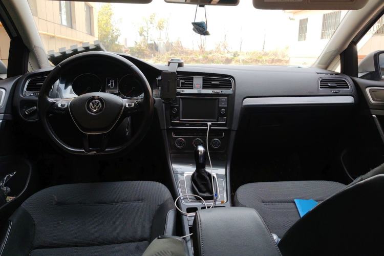 Used Volkswagen Golf 2018 1.6L Automatic Comfort Model Center Console