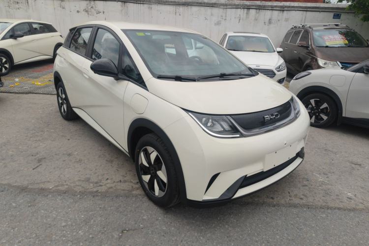 Used BYD Dolphin 2025 420km Fashion Edition Front Right 45 Deg