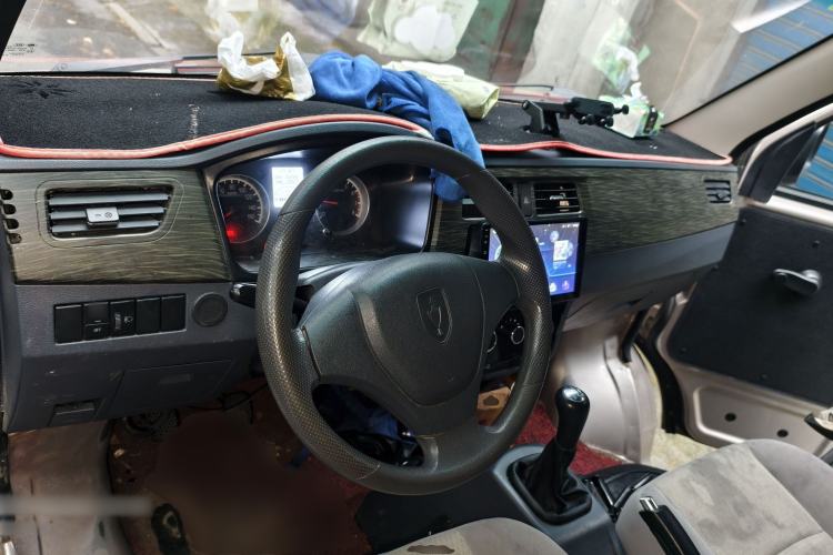 Used Jinbei Hiace X30 2021 1.5L Wealthy Van China VI Standard SWC15M Center Console