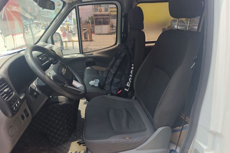 Used JMC Transit 2019 2.8T Commercial Version Short Wheelbase Low Roof 6-Seater China VI Emission Standard JX493