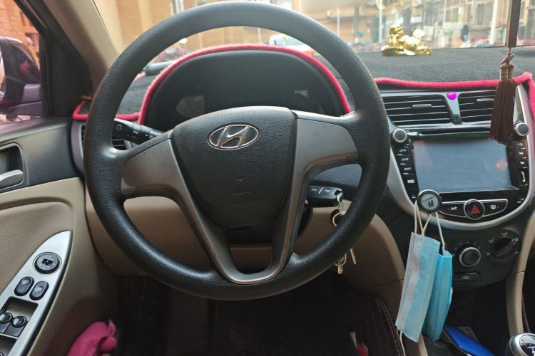 Used Hyundai Verna (older generation) 2014 1.4L Manual Smart GLS Trim Steering Wheel