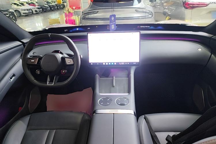 Used Xiaomi Auto YU7 2025 Ultra-Long Range Rear-Wheel Drive Version Center Console