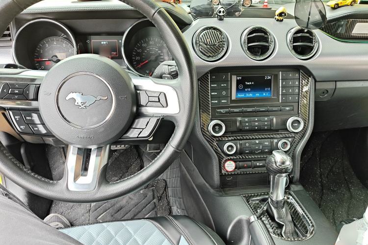 Used Ford Mustang 2015 2.3T Automatic U.S.-Spec Version Center Console