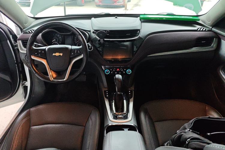 Used Chevrolet Malibu 2018 530T Automatic Fashion Edition Center Console