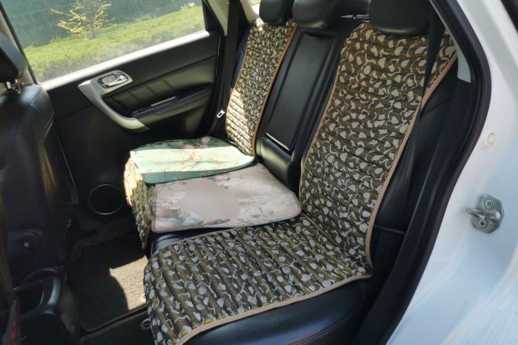 Used Haval H6 2013 Upgraded Model 1.5T Manual Two-Wheel Drive Elite Version Left Rear Seat