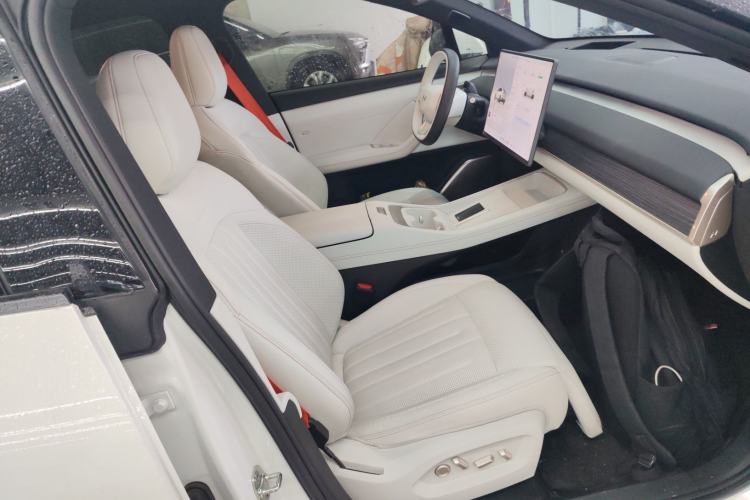 Used ONVO L60 2024 60 kWh Rear-Drive Version