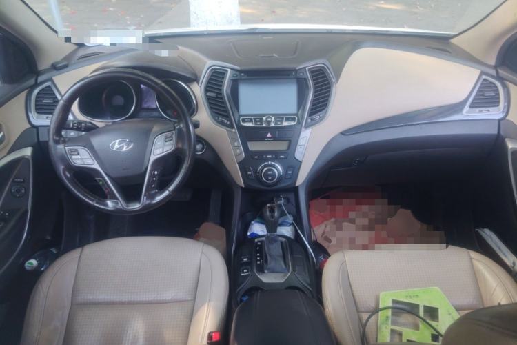 Used Hyundai Santa Fe 2013 2.4L Automatic 4x4 Smart Version Center Console