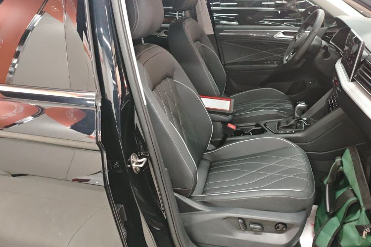 Used Volkswagen Tiguan L 2024 330TSI Automatic Two-Wheel Drive R-Line Enhanced Edition Right Front Seat