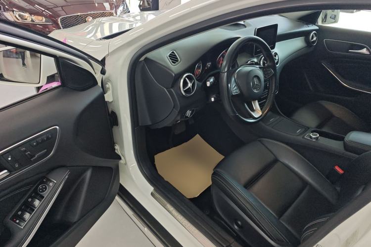 Used Mercedes-Benz GLA 2016 GLA 200 Sport Edition Driver Seat