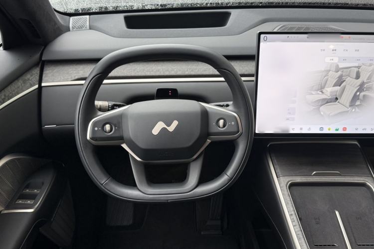 Used ONVO Luxeed L90 2025 Model—Max Six-Seater Version Steering Wheel