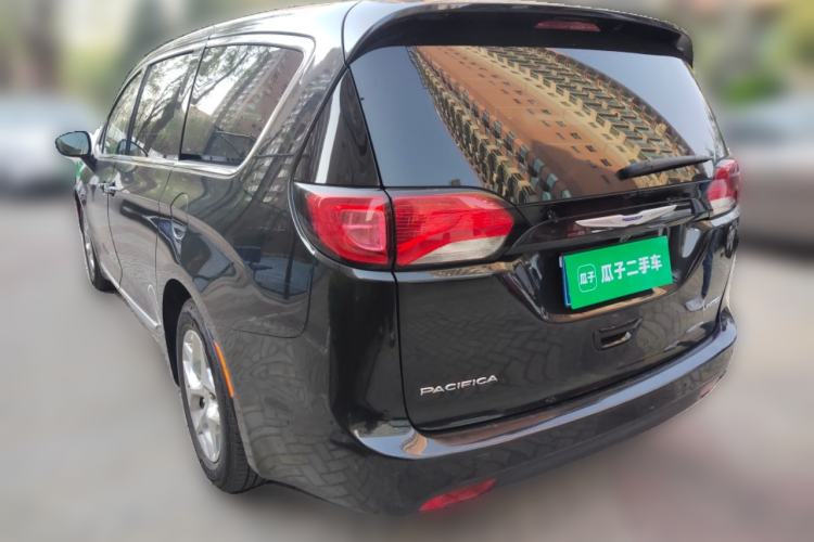 Used Chrysler Grand Voyager 2017 3.6L Premium Edition Rear Left 45 Deg