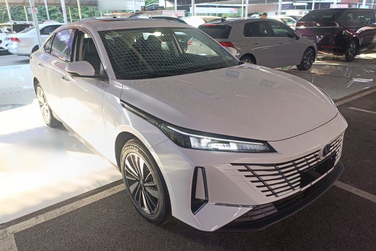 Used CHANGAN Eado PHEV 2025 Smart New Blue Whale 145KM Battleship Edition Front Right 45 Deg