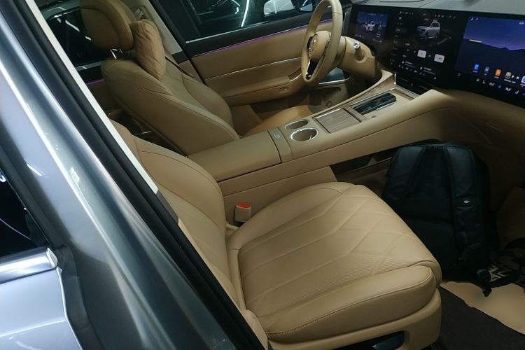 Used Hima AITO M8 2025 Extended-Range Max Version 37 kWh 6-Seater
