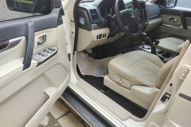 Used Mitsubishi Pajero 