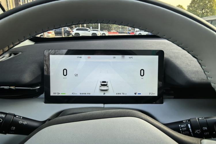 Used Changan UNI-Z New Energy 2024 Blue Whale Smart Electric iDD 125km Beyond Edition
