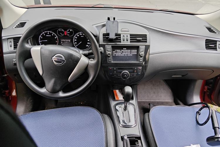 Used Nissan Tiida 2011 1.6L CVT Smart Version Center Console