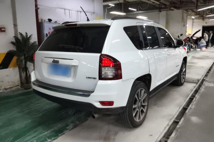 Used Jeep Compass 2014 Revised Version 2.4L Four-Wheel Drive Luxury Edition Rear Right 45 Deg