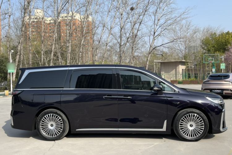 Used VOYAH Dream 2025 PHEV Four-Wheel Drive Prestige Qiankun Edition