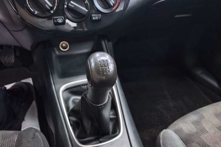 Used Nissan Tiida 2014 1.6L Manual Comfort Model Gear Lever