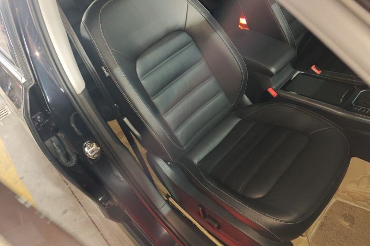 Used Volkswagen Passat 2017 330TSI DSG Luxury Edition Right Front Seat